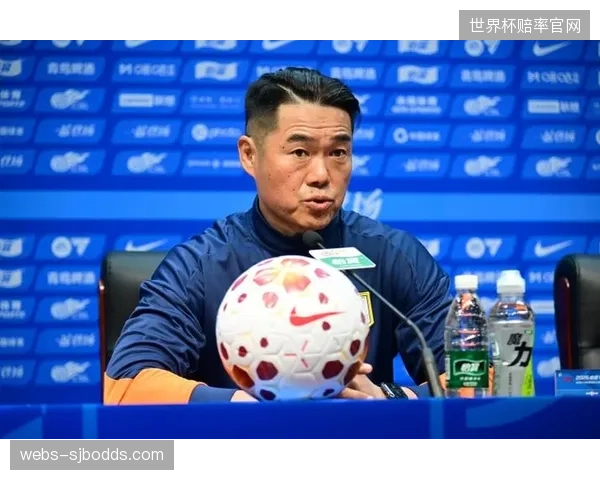 山东泰山前锋泽卡半程表现低迷，其高昂的转会费与合同成为球队夏窗调整的沉重负担。